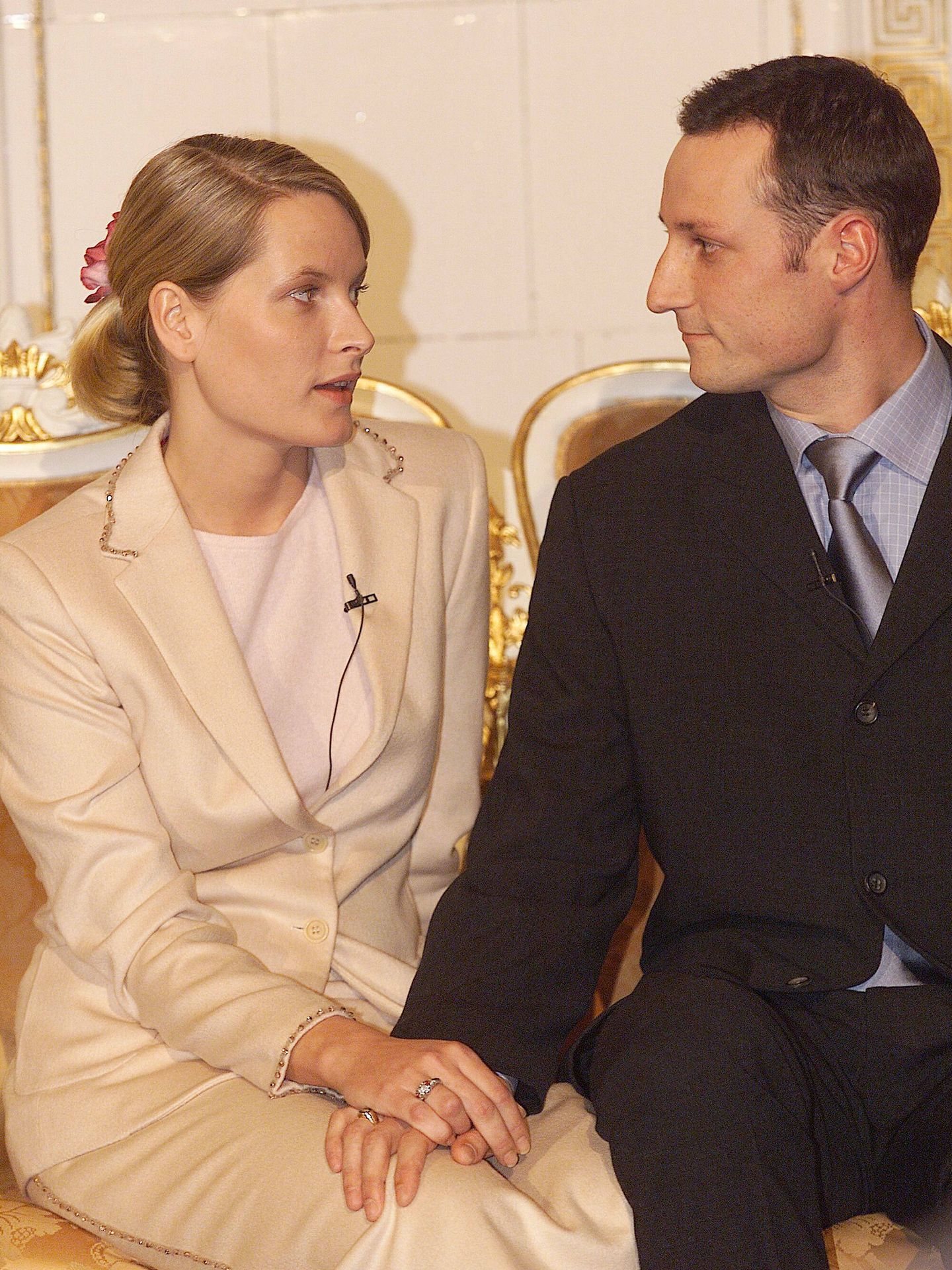 Haakon y Mette-Marit, cuando anunciaron su compromiso. (Getty)