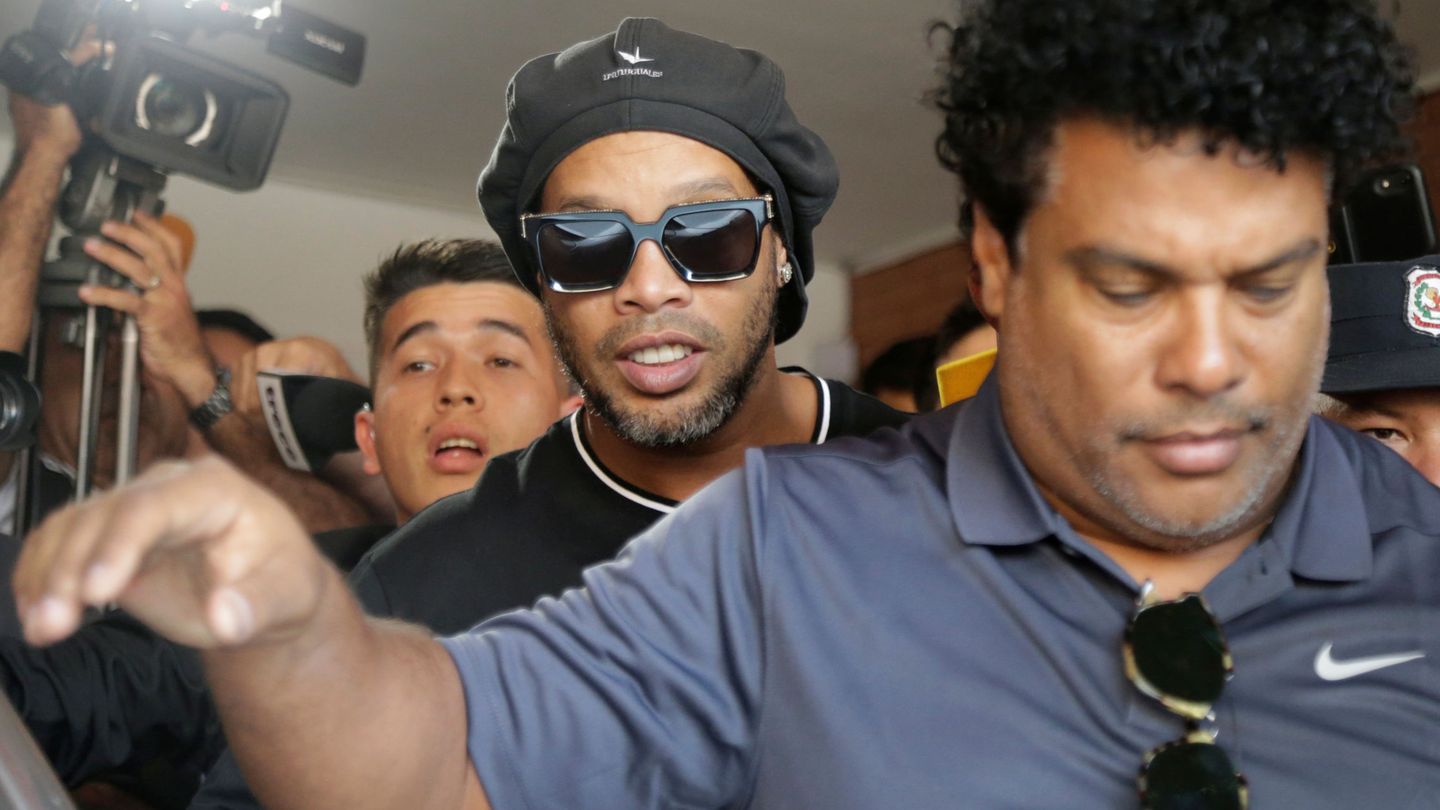 Ronaldinho y su hermano Roberto de Asis  (Reuters)