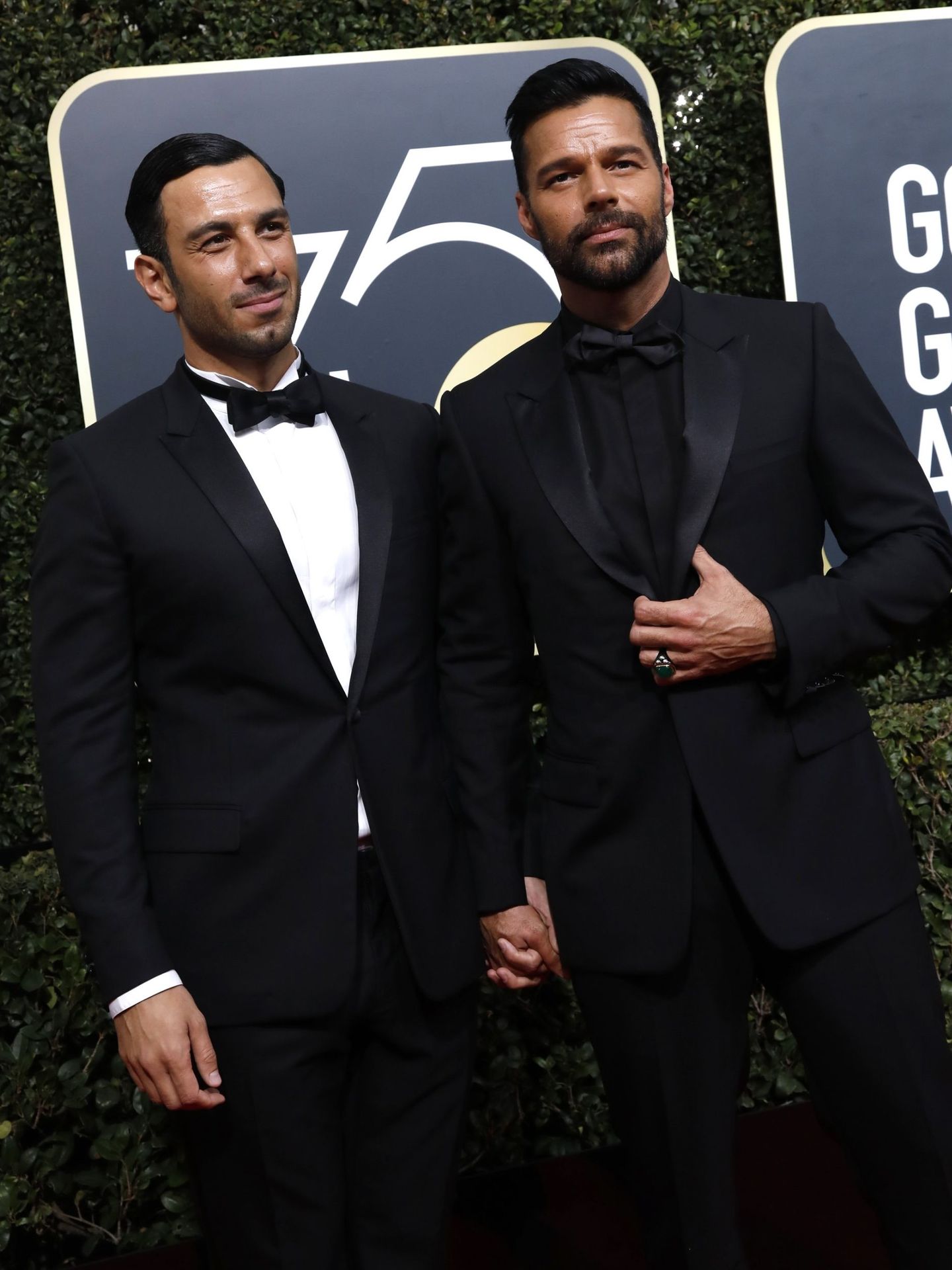 Ricky Martin y Jwan Yosef posan juntos en la 75 gala de los Globos de Oro (Reuters/Mario Anzuoni)