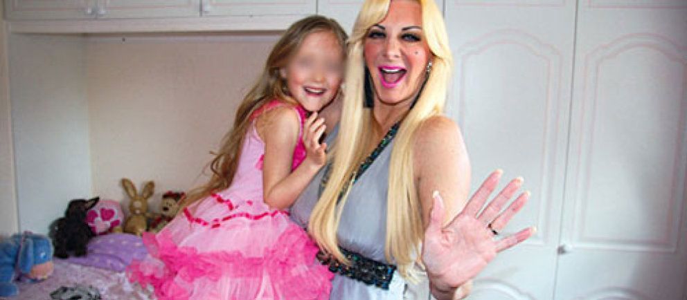 Foto: Una británica regala a su hija de siete años una operación de aumento de pecho
