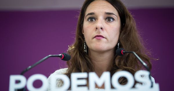 Foto: La portavoz de Podemos, Noelia Vera, durante la rueda de prensa en la sede de su partido tras la reunión del Consejo de Coordinación. (EFE)