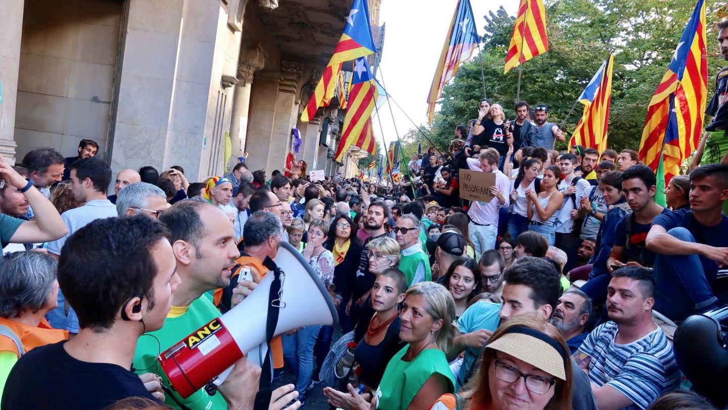 La ANC da directrices a los manifestantes en el centro de Barcelona. (Assemblea.cat)