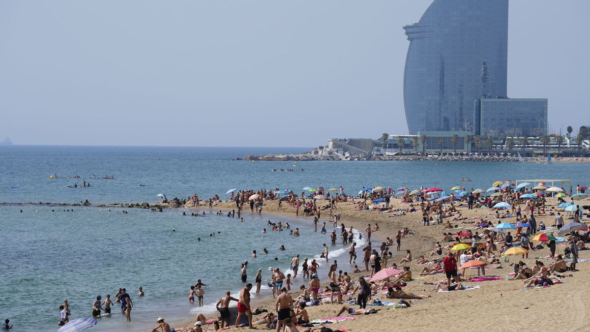 Detenido tras una presunta agresión sexual a dos mujeres en una playa de Barcelona