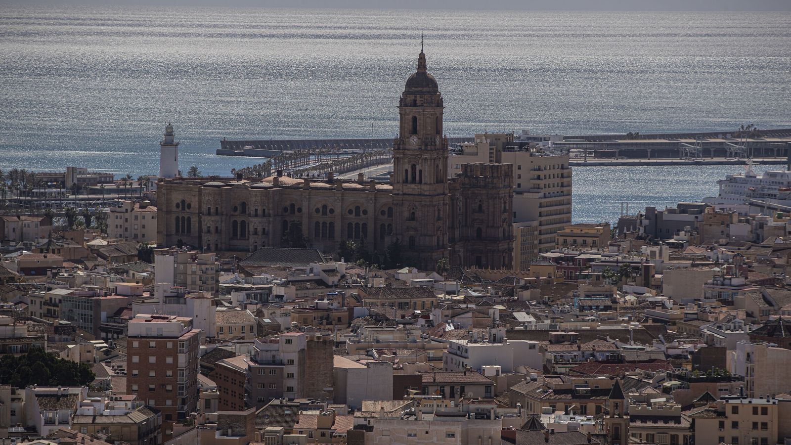 Vista de la ciudad de Málaga, desde las Torres de Martirico. (EFE/Jorge Zapata)