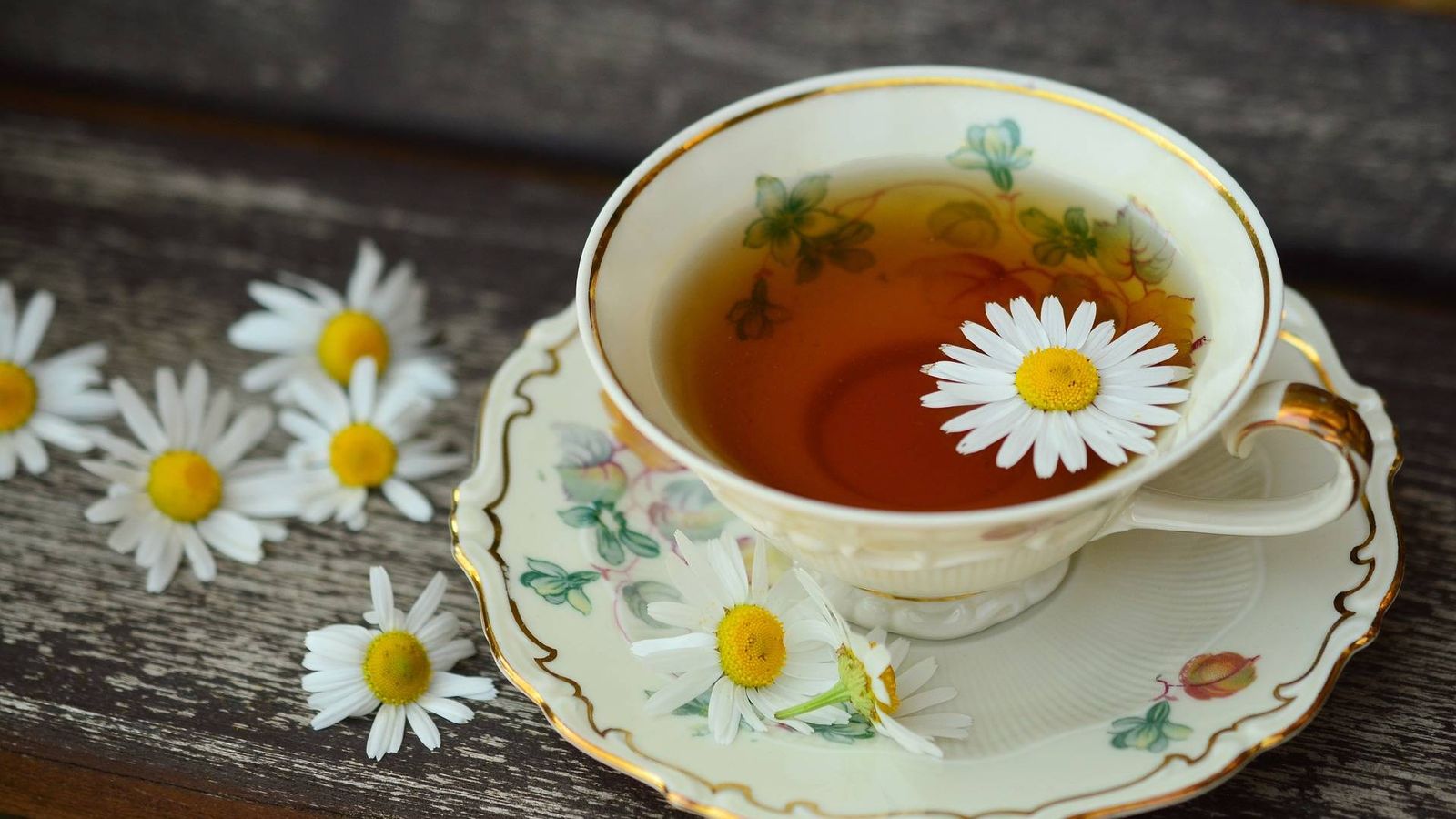Foto: Una taza de té de manzanilla (Pixabay)