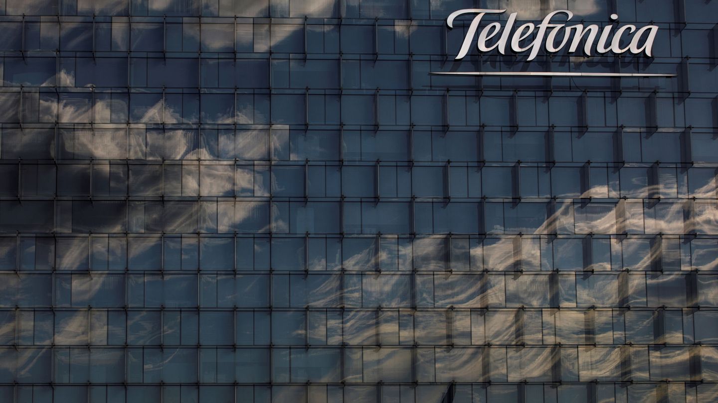 Fachada de la sede de Teléfónica en Madrid. (Reuters)