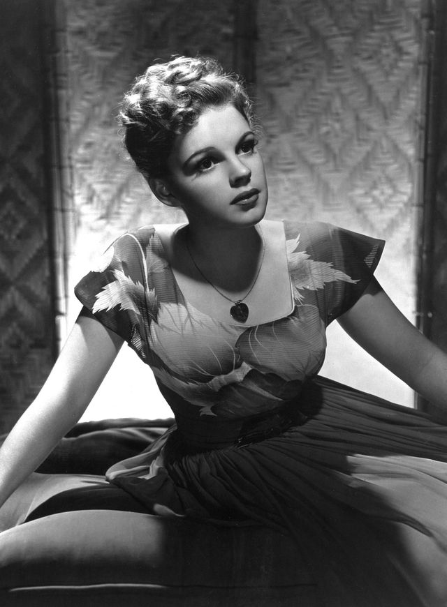 Judy Garland, en una foto de estudio. (Cordon Press)
