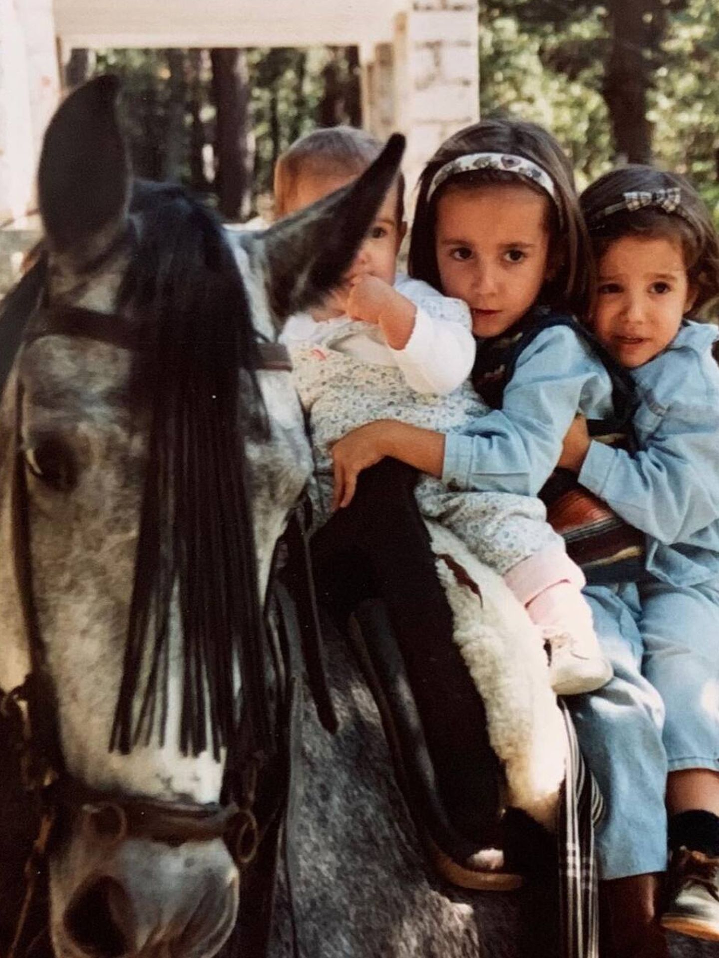 María Pombo y sus hermanas, de pequeñas. (Instagram/@mariapombo)