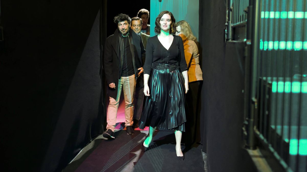 Con esta falda apoya Isabel Díaz Ayuso a la moda española