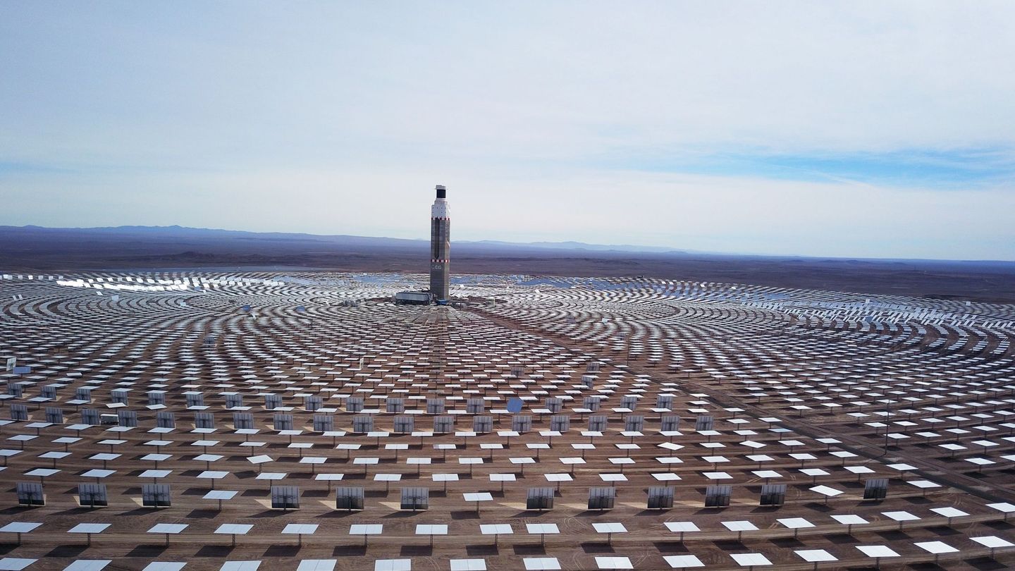 Vista general de la planta de energía solar Cerro Dominador, al norte de Santiago (Chile). (EFE)