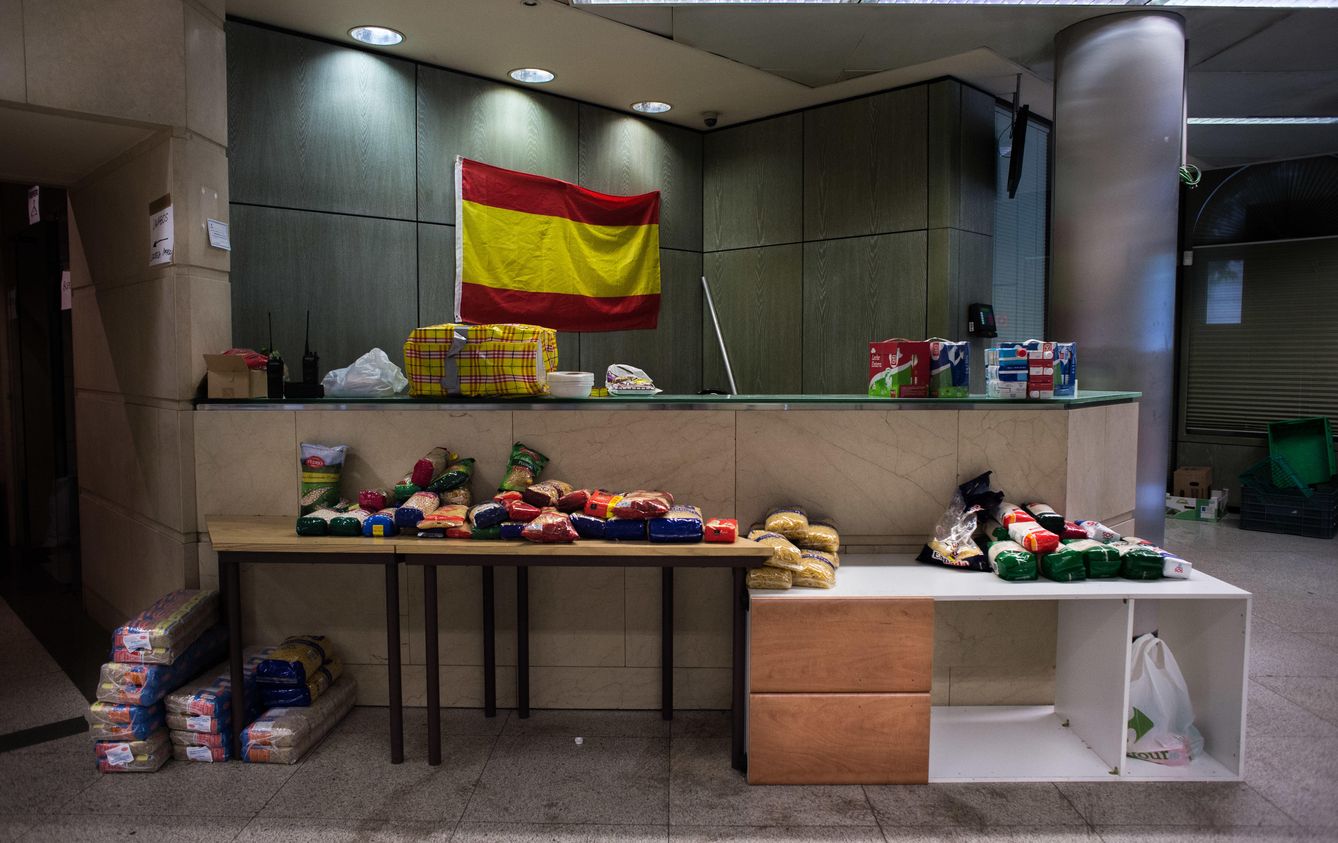 En la planta baja acumulan los paquetes de alimentos no perecederos (Daniel Muñoz)