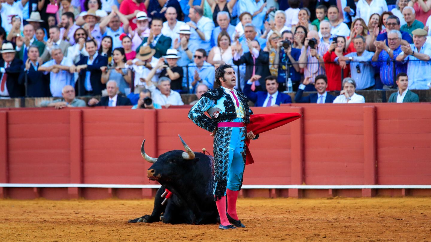El torero Morante de la Puebla, en la faena a su segundo toro. (EFE/Julio Muñoz)