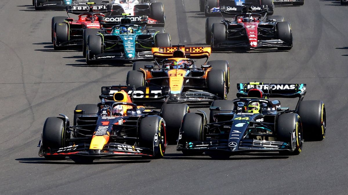 El día de la marmota en Hungría: Verstappen gana, con Alonso y Sainz sufriendo en exceso