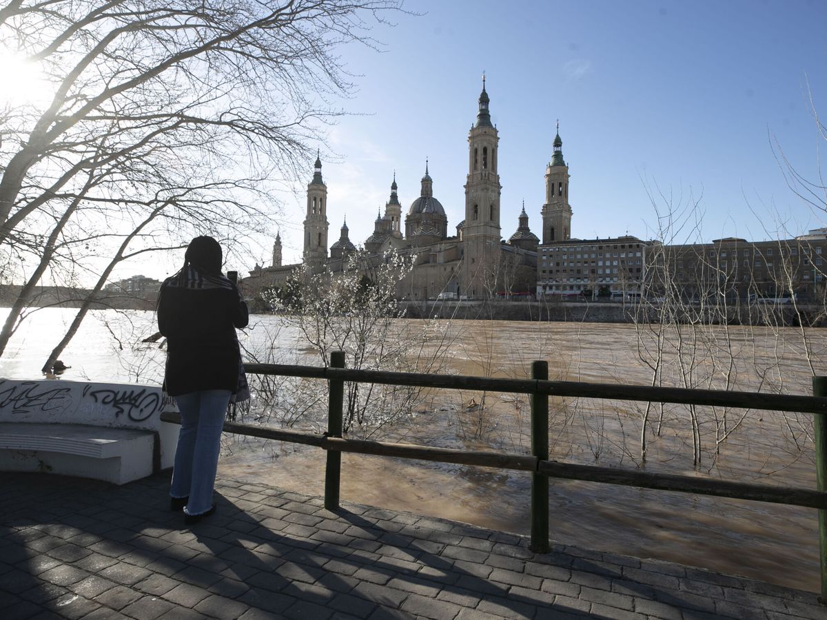 Foto: El Ebro, en Zaragoza. (EFE/Javier Cebollada)