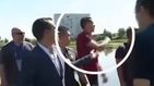El enfado de Cristiano Ronaldo con un periodista: le tira su micrófono al agua