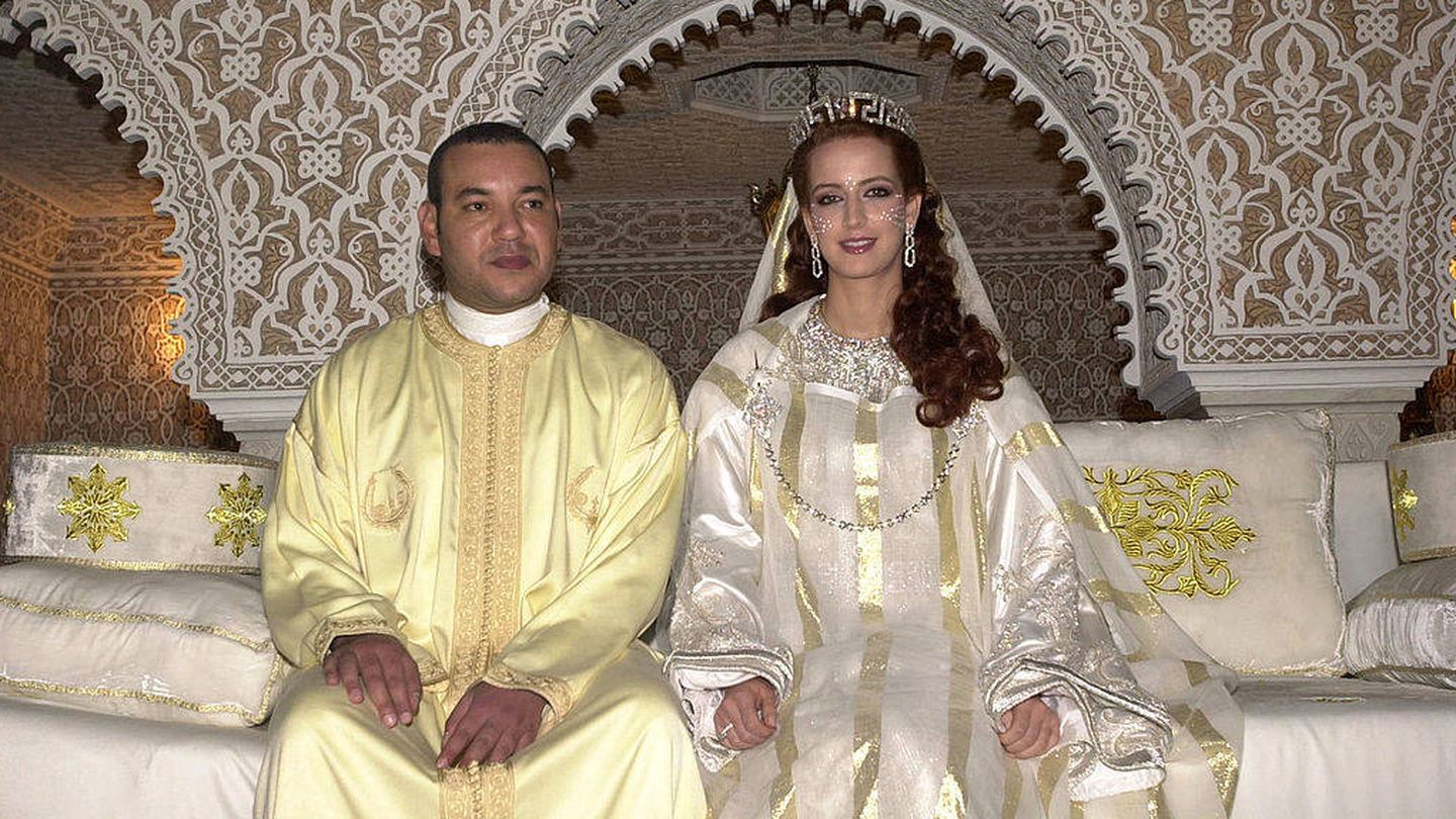 El rey de Marruecos, junto a la joven Salma Bennani.