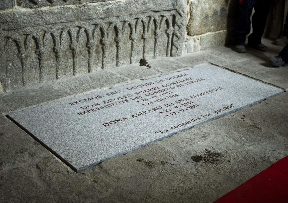 Foto: Detalle de la tumba donde descansan los restos mortales de Adolfo Suárez. (EFE)