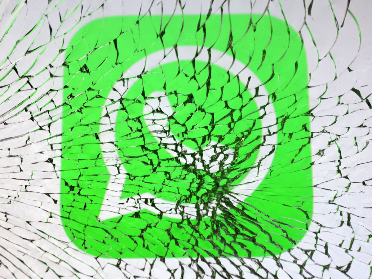 Foto: Muchos teléfonos dejarán de recibir soporte de WhatsApp en octubre (Reuters/Dado Ruvic)