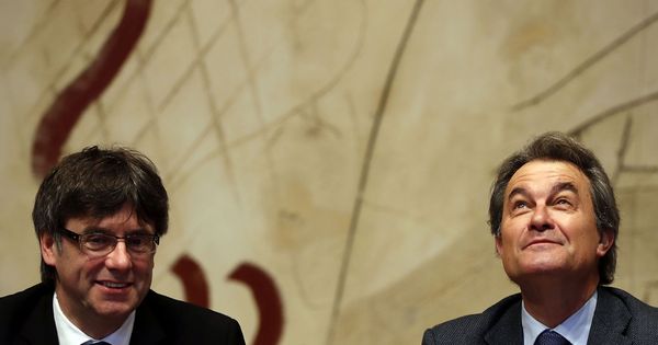 Foto: El presidente de la Generalitat, Carles Puigdemont, junto al expresidente Artur Mas. (EFE)