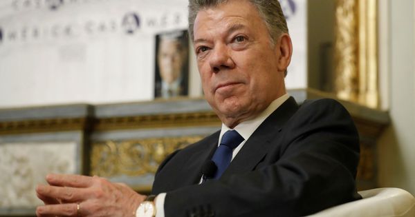 Foto: El expresidente colombiano Juan Manuel Santos durante la presentación de su libro "La batalla por la paz" este martes en la Casa de América de Madrid. (EFE)