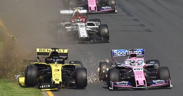 Foto: El Renault de Daniel Ricciardo, tocado. (EFE)