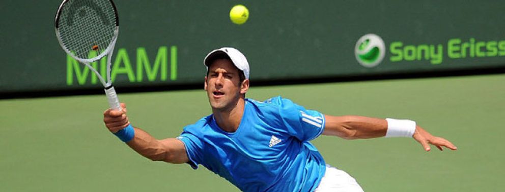 Foto: Djokovic, primer finalista tras derrotar a Federer