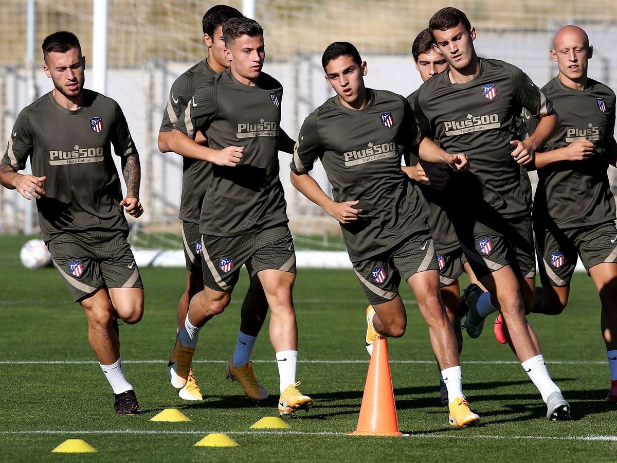 Foto: Canteranos, en los entrenamientos de pretemporada del Atlético de Madrid. (EFE)