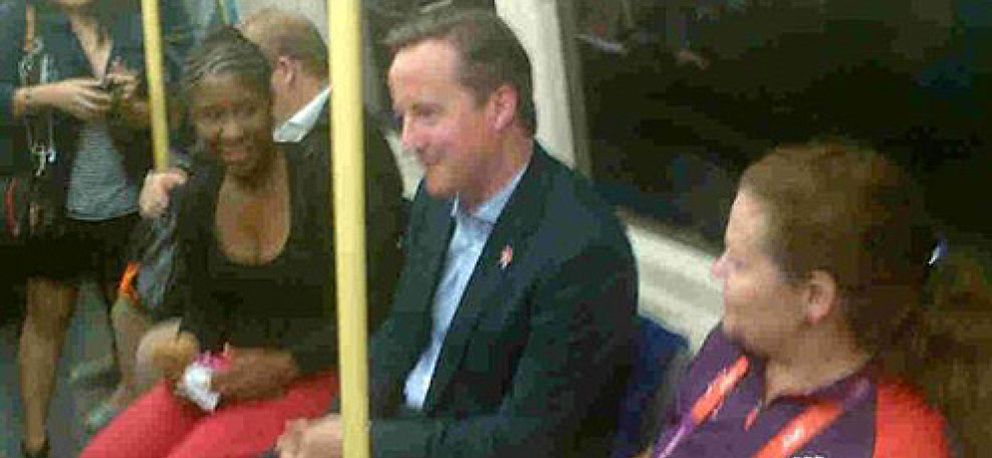 Foto: Cameron tuitea su viaje en Metro para mostrar lo "bien que funciona"