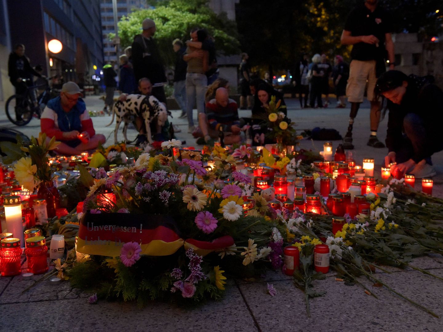 El lugar donde fue asesinado un hombre en Chemnitz, Alemania, el 27 de agosto de 2018. (Reuters) 