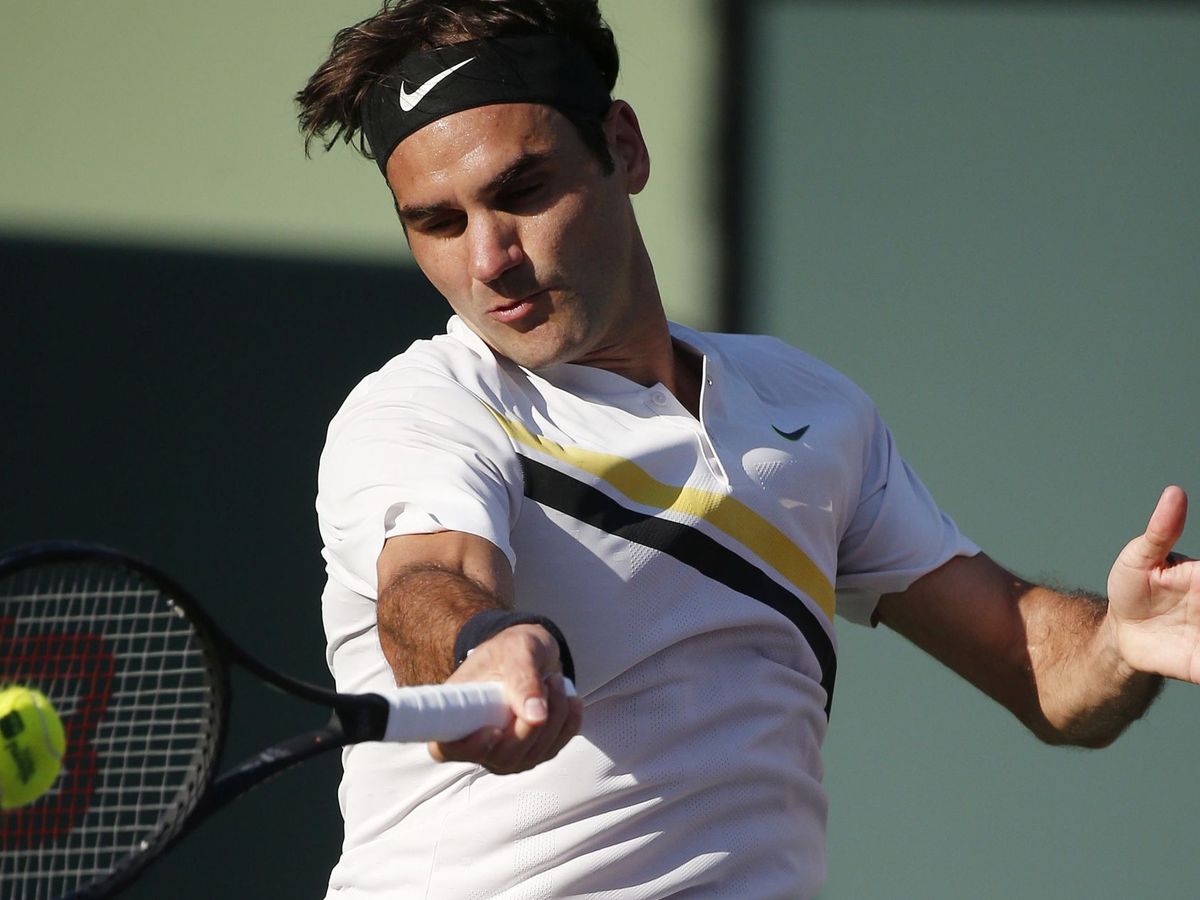 La jugada de Federer: coquetear con Uniqlo para que Nike le vista toda su vida