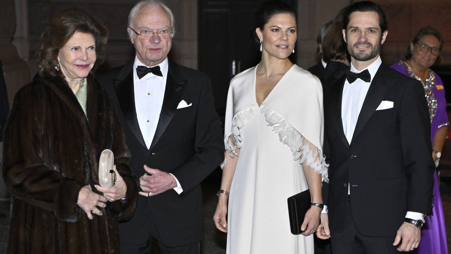 La Familia Real sueca, en el 250º aniversario de la Ópera de Estocolmo. (Cordon Press)