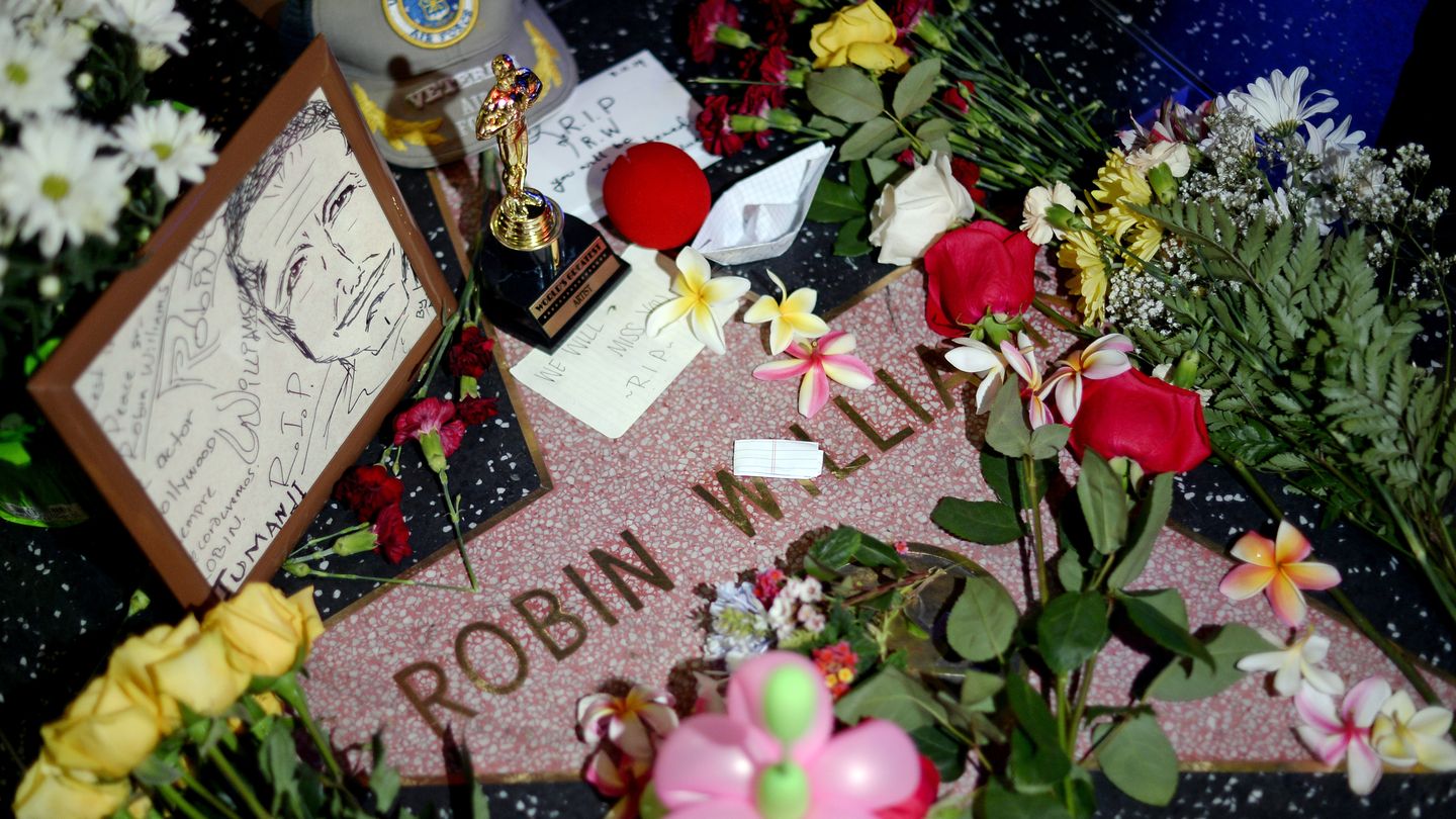 Flores en la estrella de la fama que tenía Robin Williams en Hollywood (Gtres)