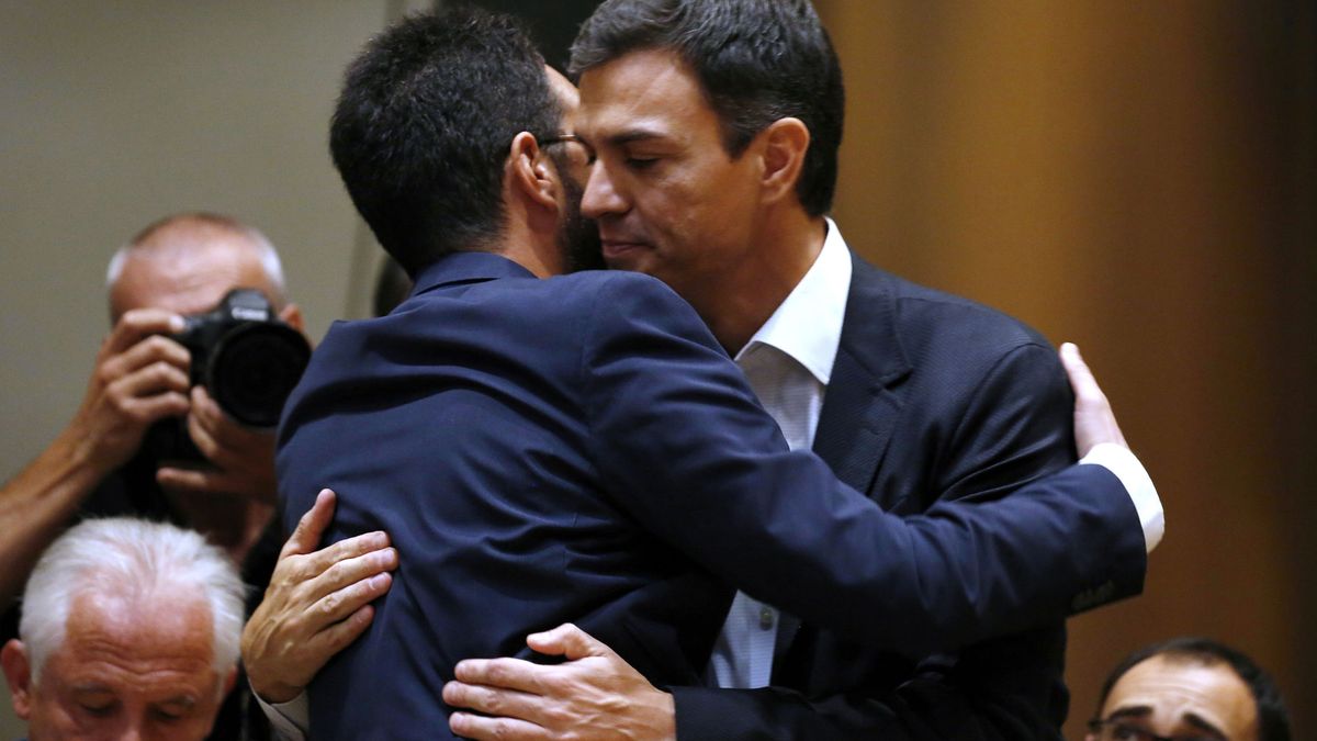 Sánchez vuelve al Congreso y pide reunión a Iglesias y Rivera para "cambiar al Gobierno"