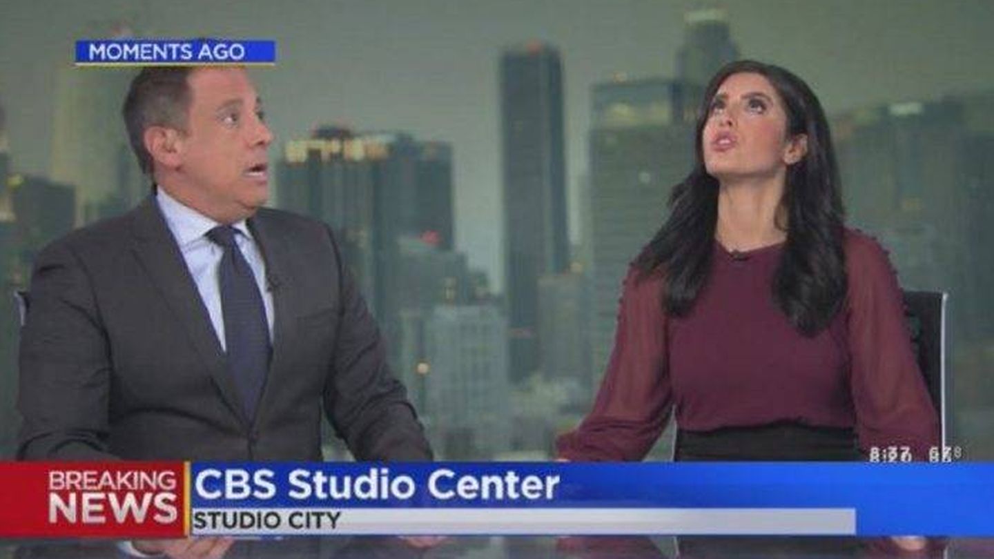 Los presentadores Fernández y Donchey durante el terremoto en Los Ángeles. (CBS).