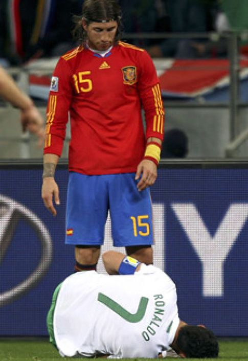 Foto: Los jugadores del Madrid se asombran con la actitud de Cristiano Ronaldo