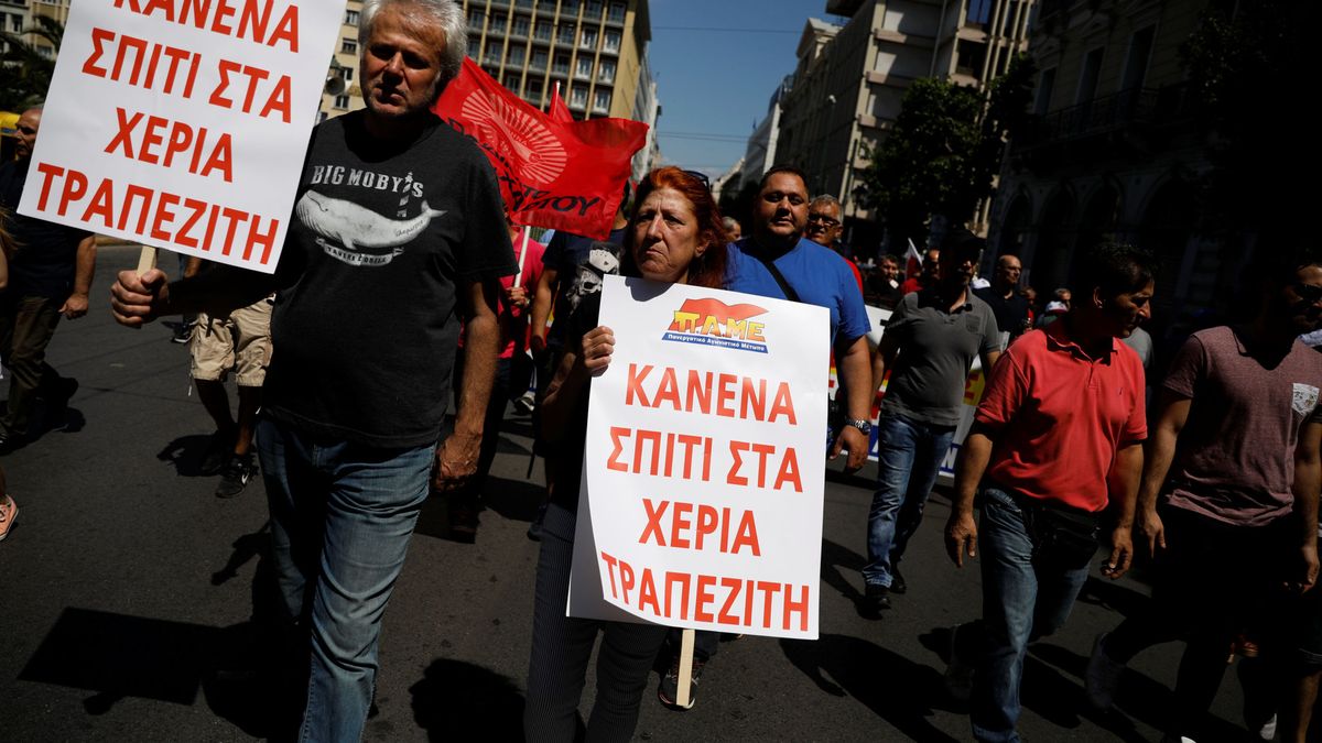 Los griegos se hunden en la miseria... pero ya nadie protesta