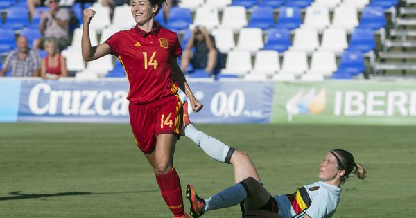 Foto: La jugadora de la selección española Viky Losada (i)celebrando un gol en un partido amistoso ante Bélgica. (EFE)