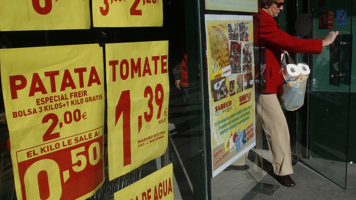 Ofertas falsas y rebajas irreales: así juegan con los precios los supermercados