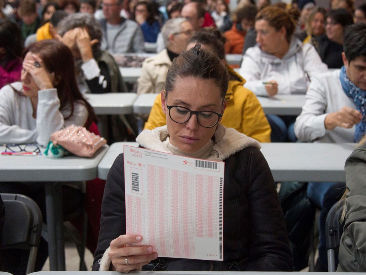 Foto: Más de 10.000 personas se habían inscrito para realizar el examen (EFE/Mariam A. Montesinos)