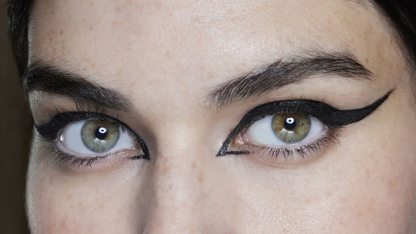 Los ingredientes de cuidado de los eyeliners benefician a la delicada piel y a las pestañas. (Launchmetrics Spotlight)