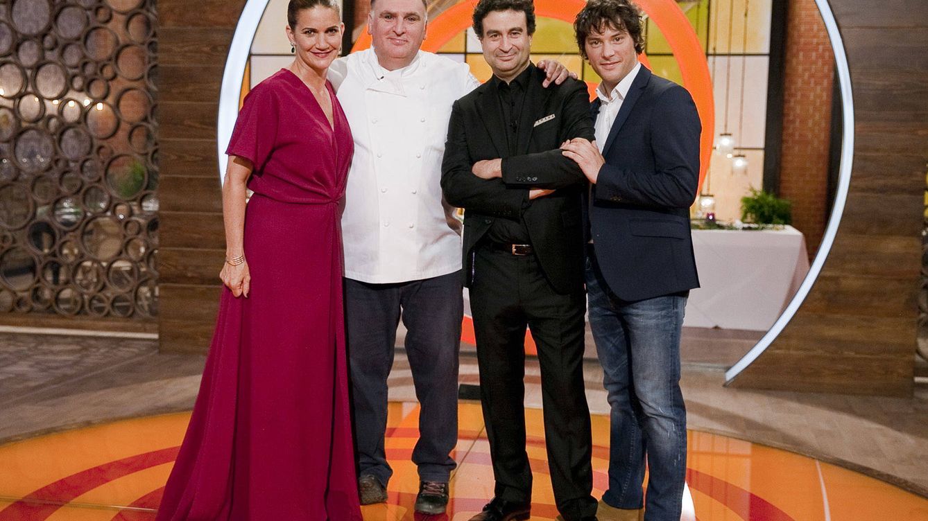 Foto: Samantha Vallejo-Nágera, Pepe Rodríguez y Jordi Cruz junto al chef José Andrés