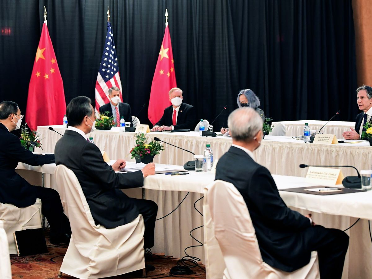 Foto: Reunión EEUU-China en Alaska. (Reuters)