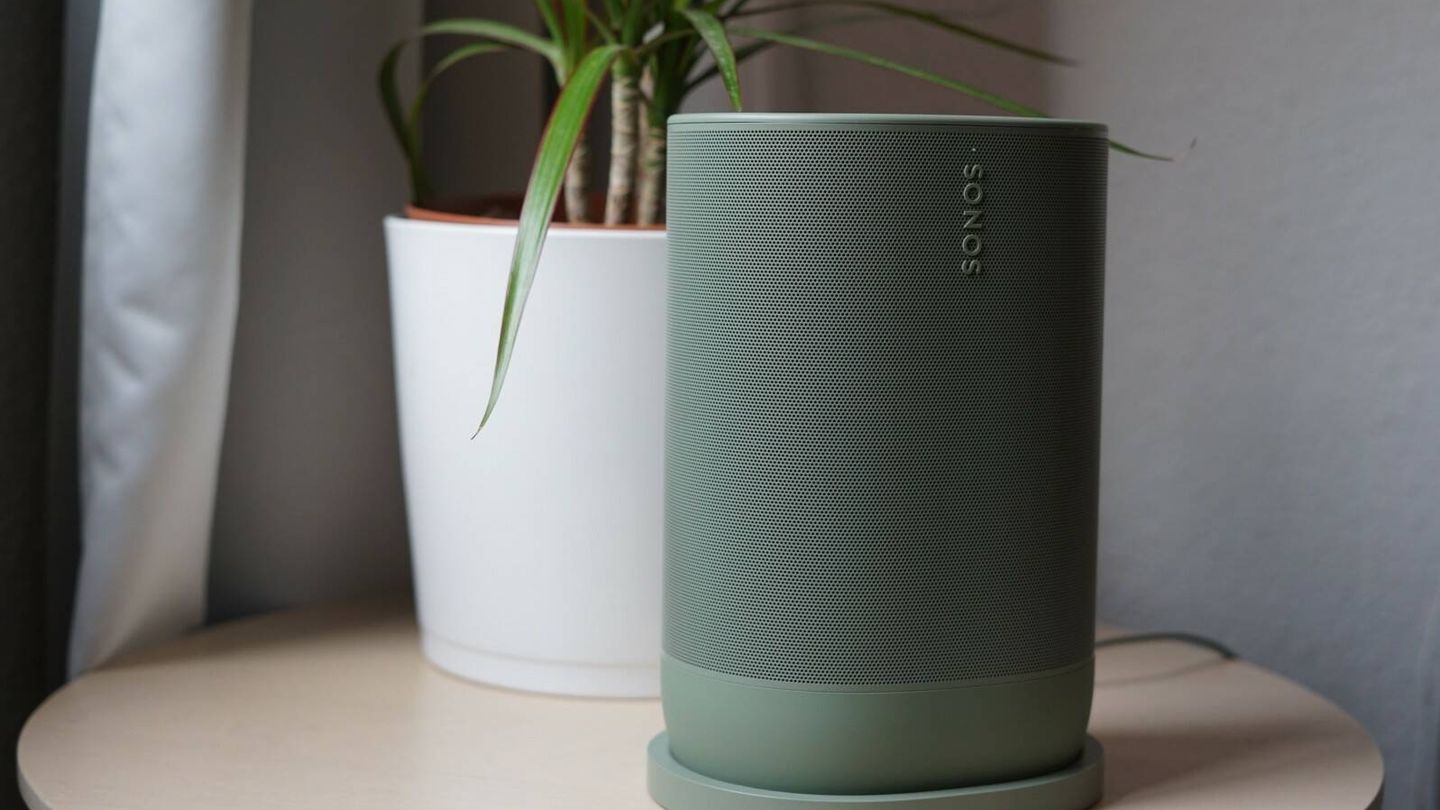 Probamos el Sonos Move 2, el potente altavoz portátil que también llena de  sonido toda tu casa