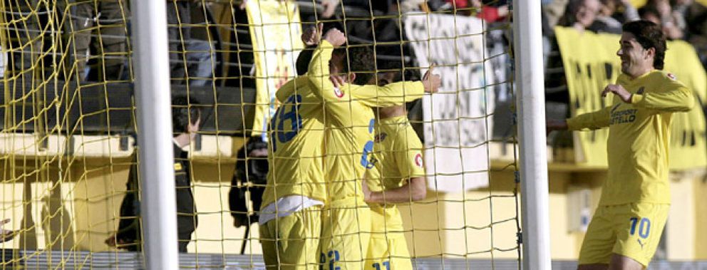 Foto: Rossi, con dos goles, le da la victoria al Villarreal ante el Numancia