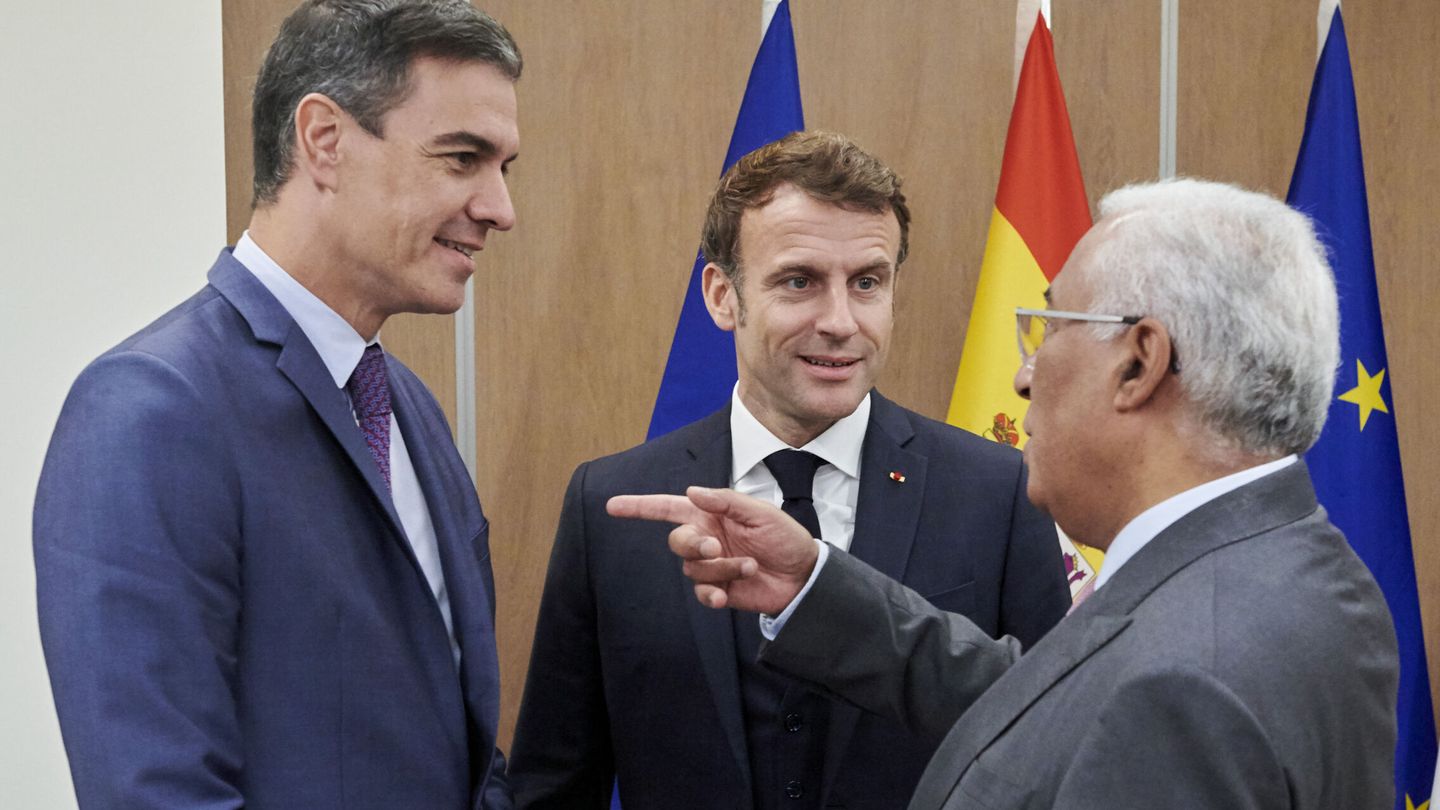 Sánchez, Macron y Costa este jueves en Bruselas. (EFE/Horst Wagner)