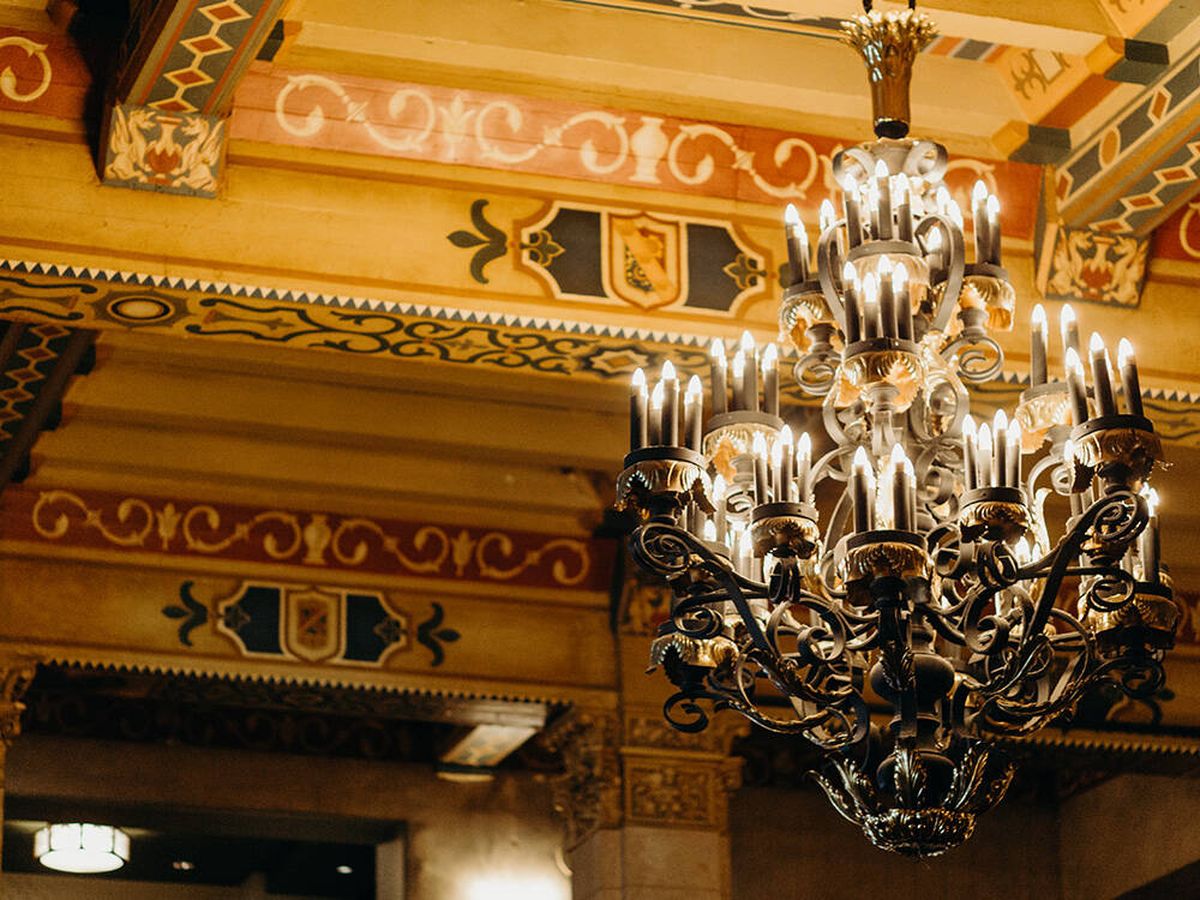 Foto: Detalle de lámpara barroca en el Hollywood Roosevelt. (Cortesía)