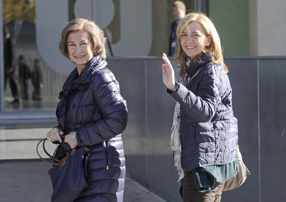 Foto: La infanta Cristina y la reina Sofía en noviembre de 2013 en Madrid (Gtres)