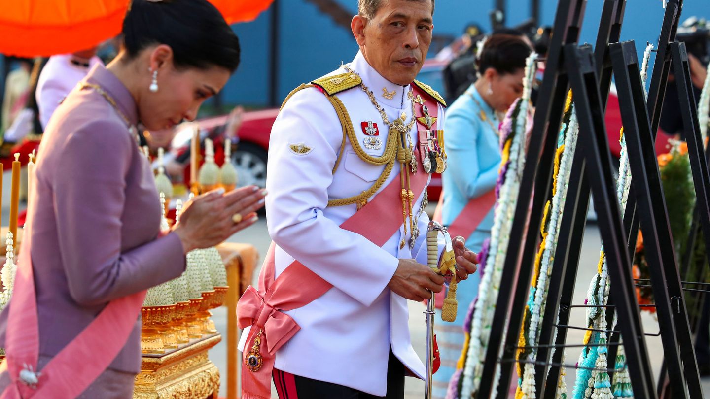 Rama X y su mujer, la reina Suthida. (Reuters)