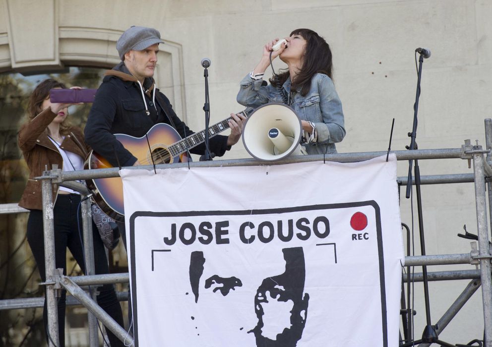 Foto: Acto conmemorativo del 11 aniversario de la muerte de José Couso, frente a la embajada de Estados Unidos.