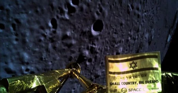 Foto: Una imagen enviada por la nave en su descenso a la Luna, antes de estrellarse. (Reuters)